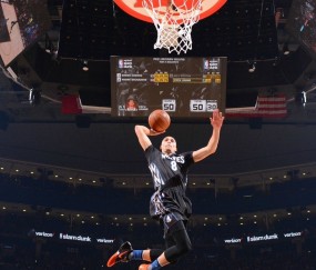 开云体育-绿金王朝的序章，欧冠决赛焦点战，凯尔特人连续得分压制湖人