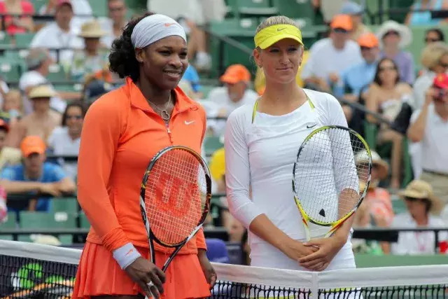 威廉姆斯鏖战阿斯顿马丁，塞恩斯惊艳四座