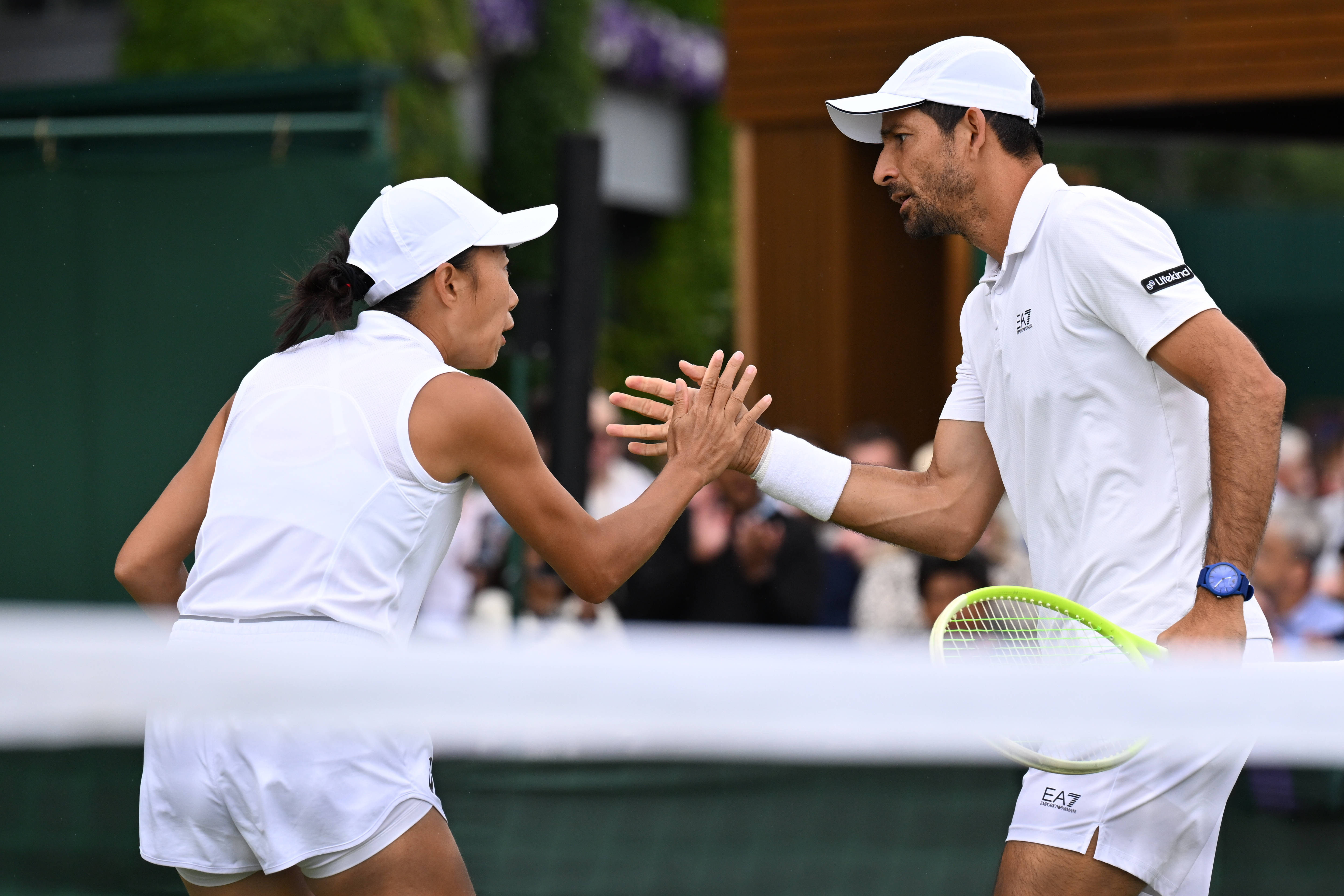 法国网球队爆冷日本网球队，瓦林卡制霸全场