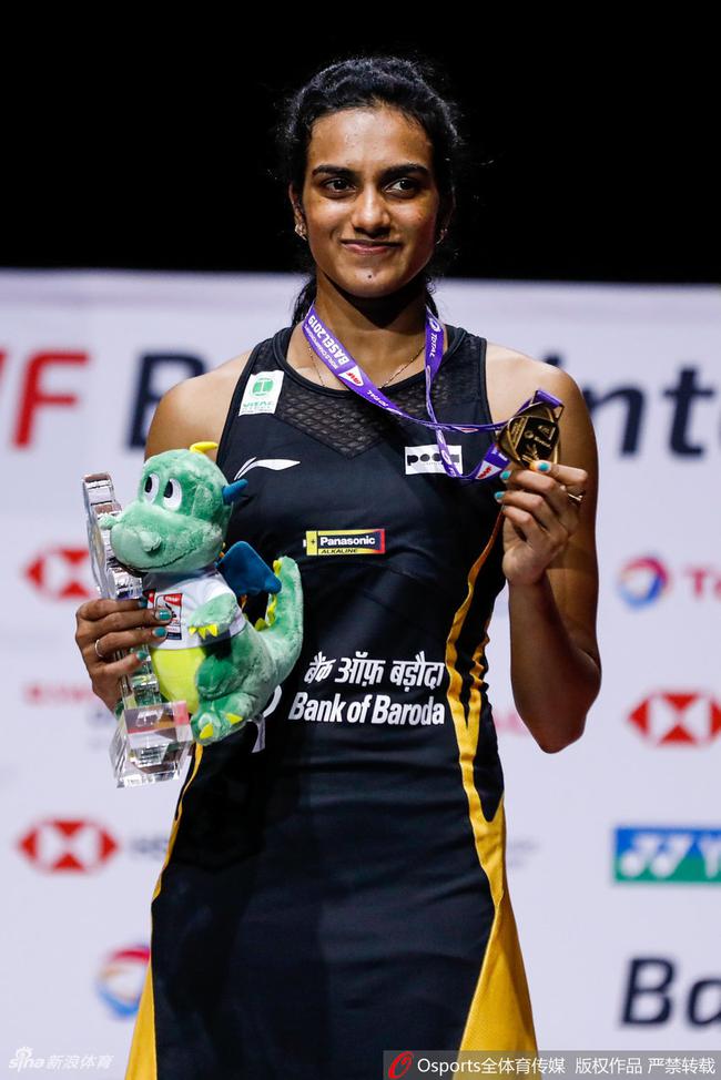 中国羽毛球队横扫印度羽毛球队，辛杜惊艳世界