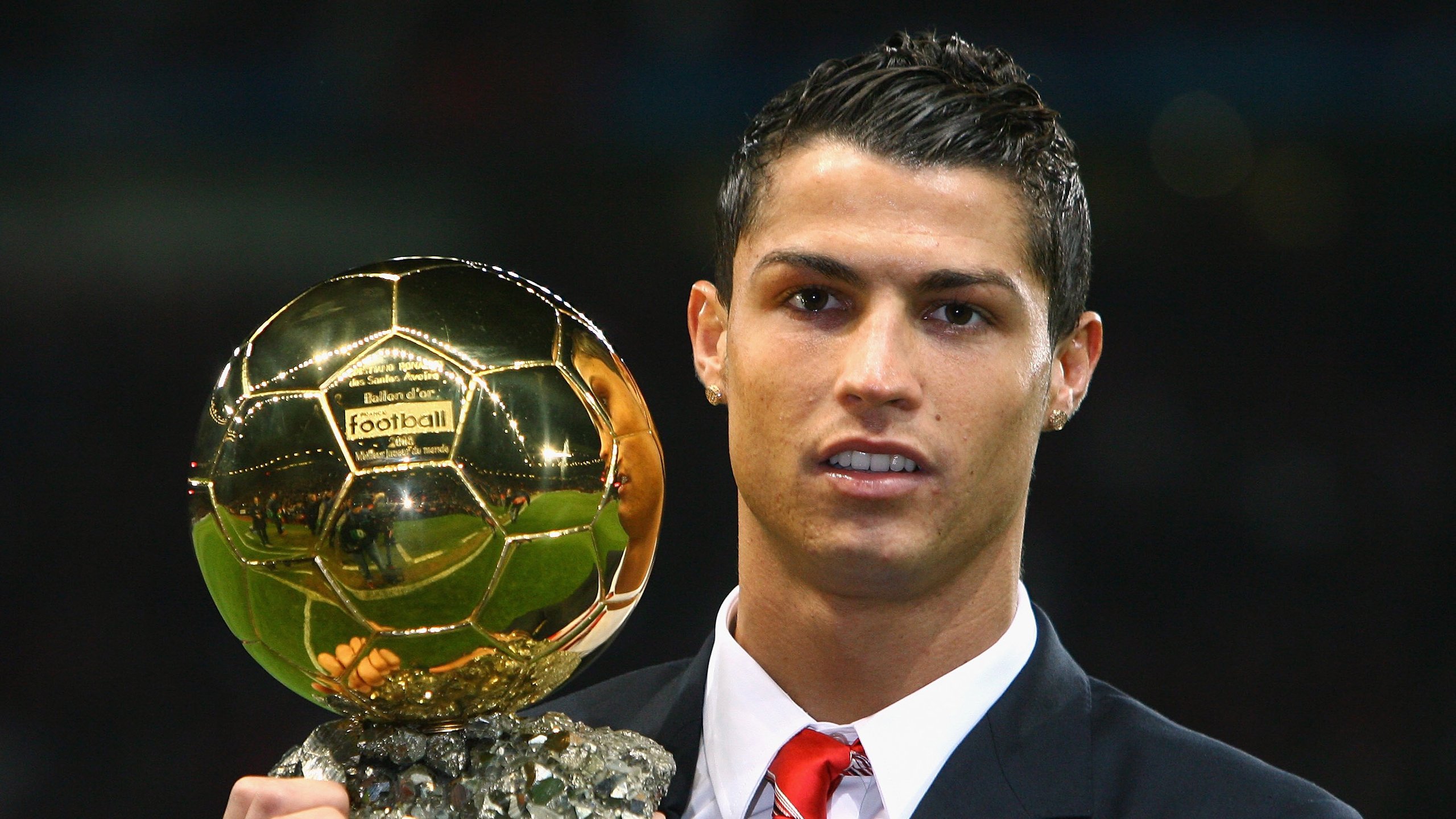 赛道与绿茵的交响，萨拉赫在F1街道赛之夜的攻防统治