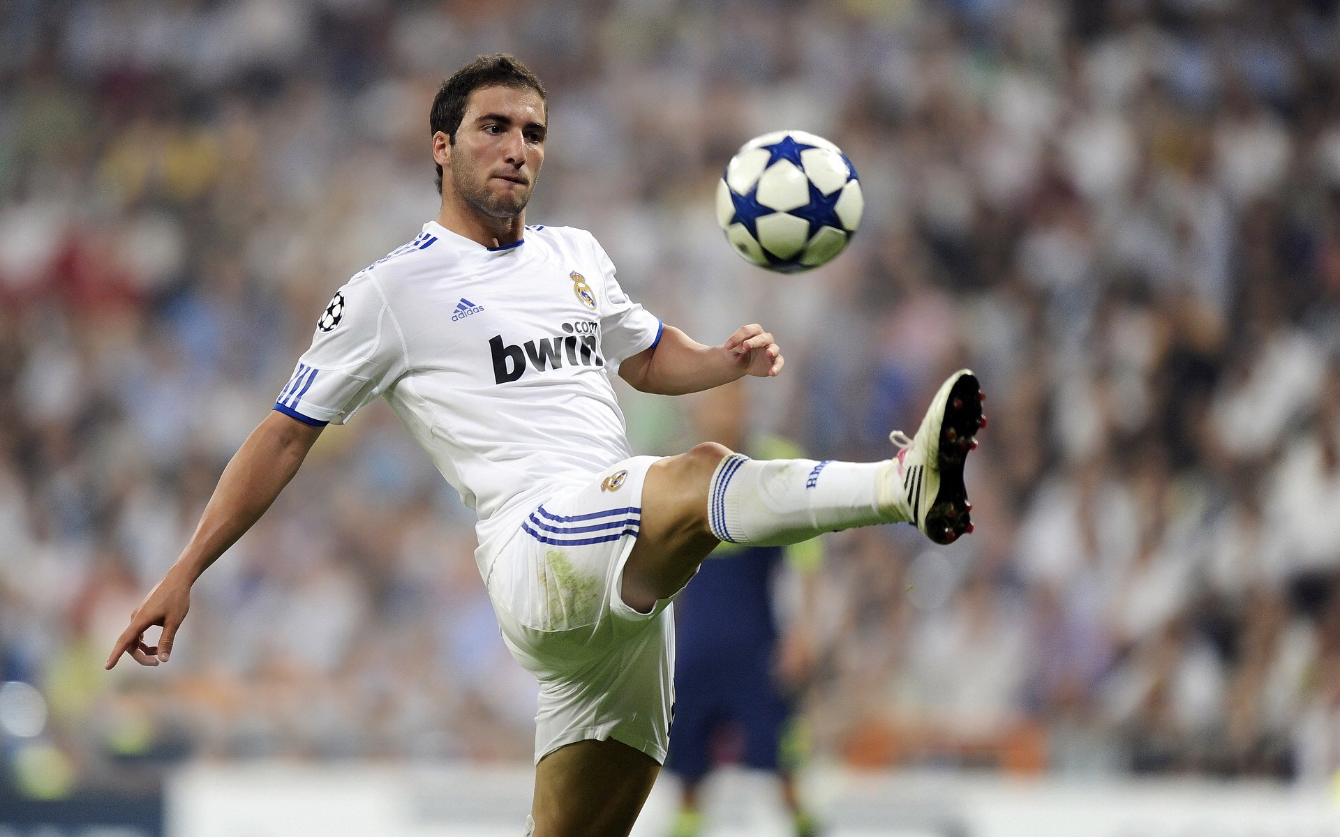 莱奥天神下凡!希腊神话再添新章,赛后满分评分诠释何为唯一