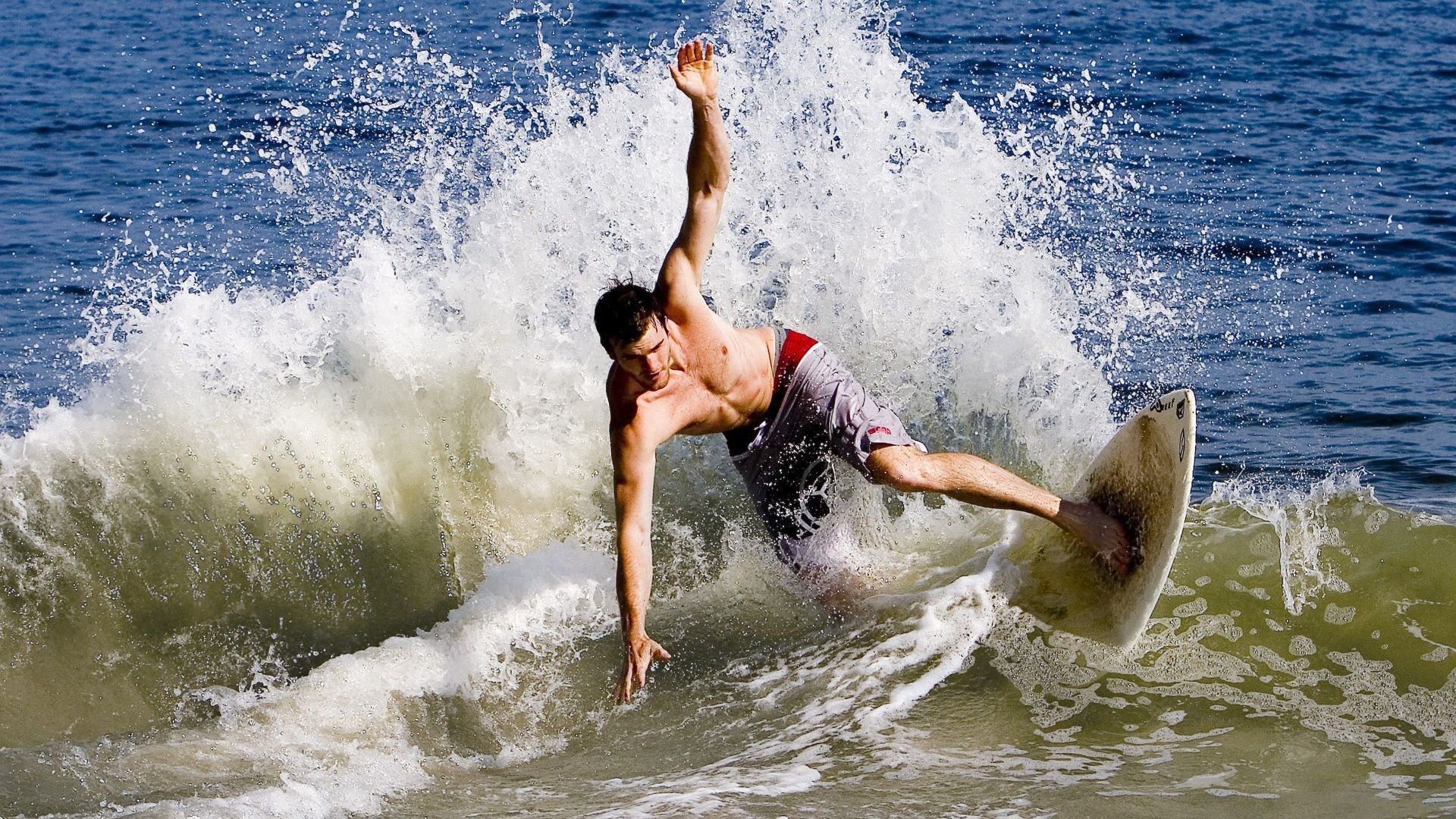 橙色闪电撕裂钢铁防线，加克波如何用一脚弧线，为德国与乌克兰的百年足球对话写下新注脚