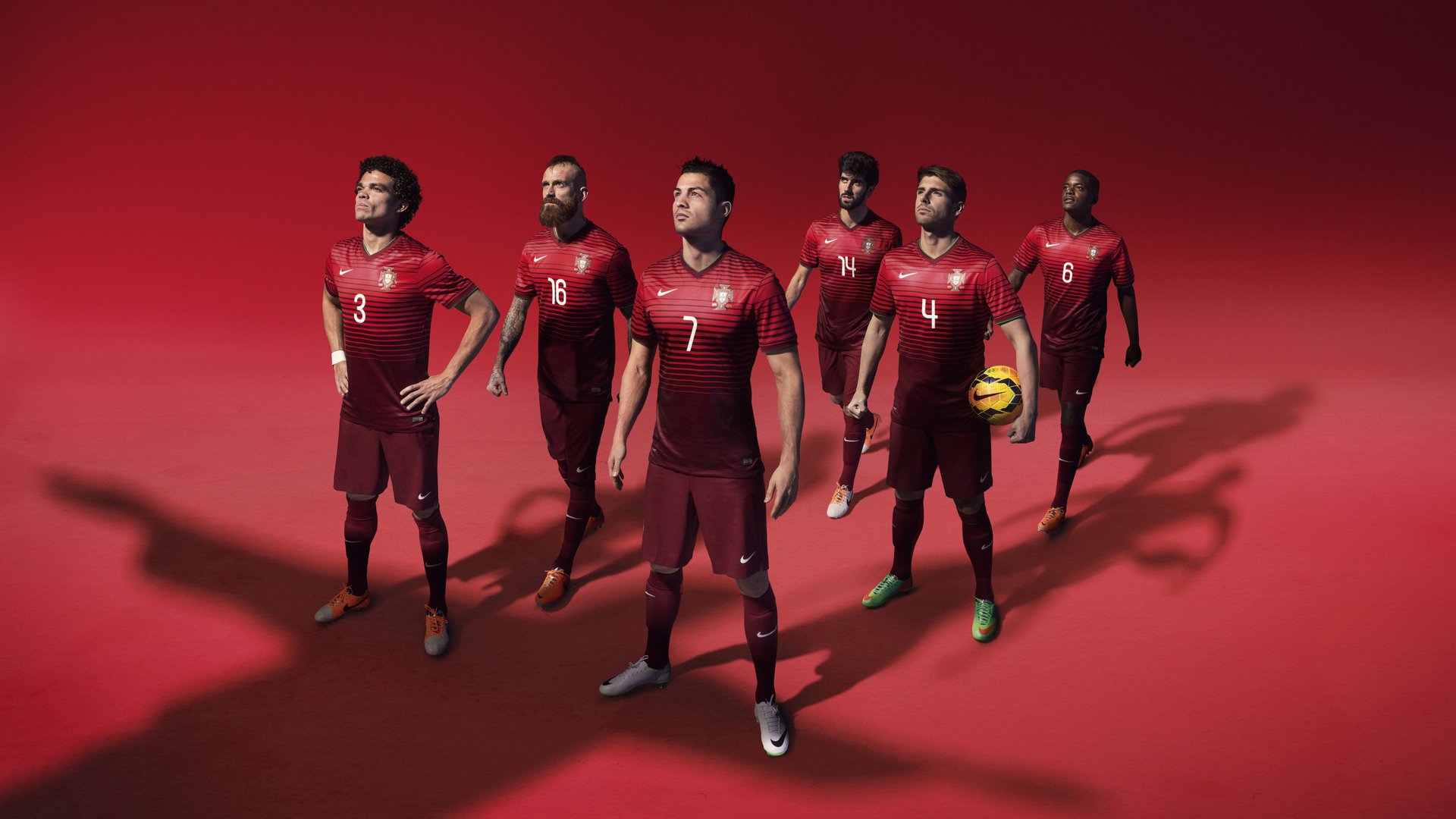 绿茵场上的波兰铁骑与篮球圣殿的王者，当波兰单节拉开马里遇见C罗东决关键战接管比赛