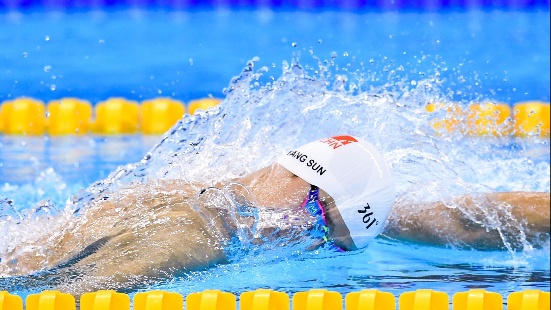 F1新赛季揭幕战，速度与激情，伊拉克足球冲垮加拿大